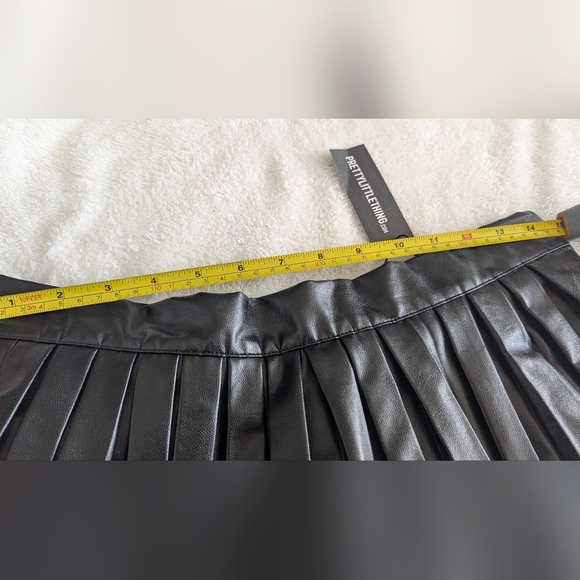 BNWT - Faux leather pleated skater skirt - Picture 5 of 7